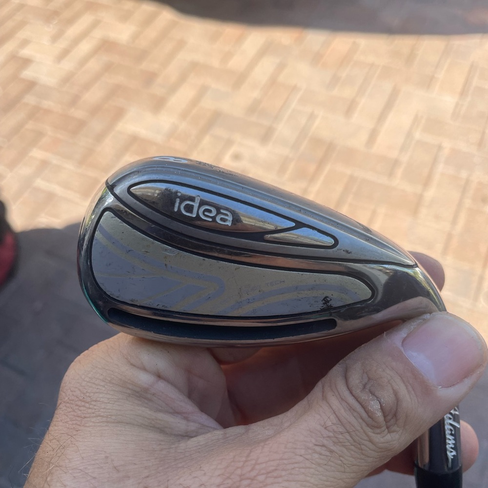 Womans Adams Idea Iron 8
In right hand